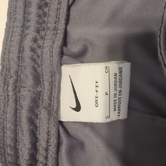 Nike Boys Small Gray Dri-FIT Shorts - Picture 3 of 3